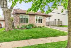 DRIVE - 43 STODDART DRIVE | Aurora Ontario | Slide Image Three