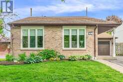 DRIVE - 43 STODDART DRIVE | Aurora Ontario | Slide Image Four