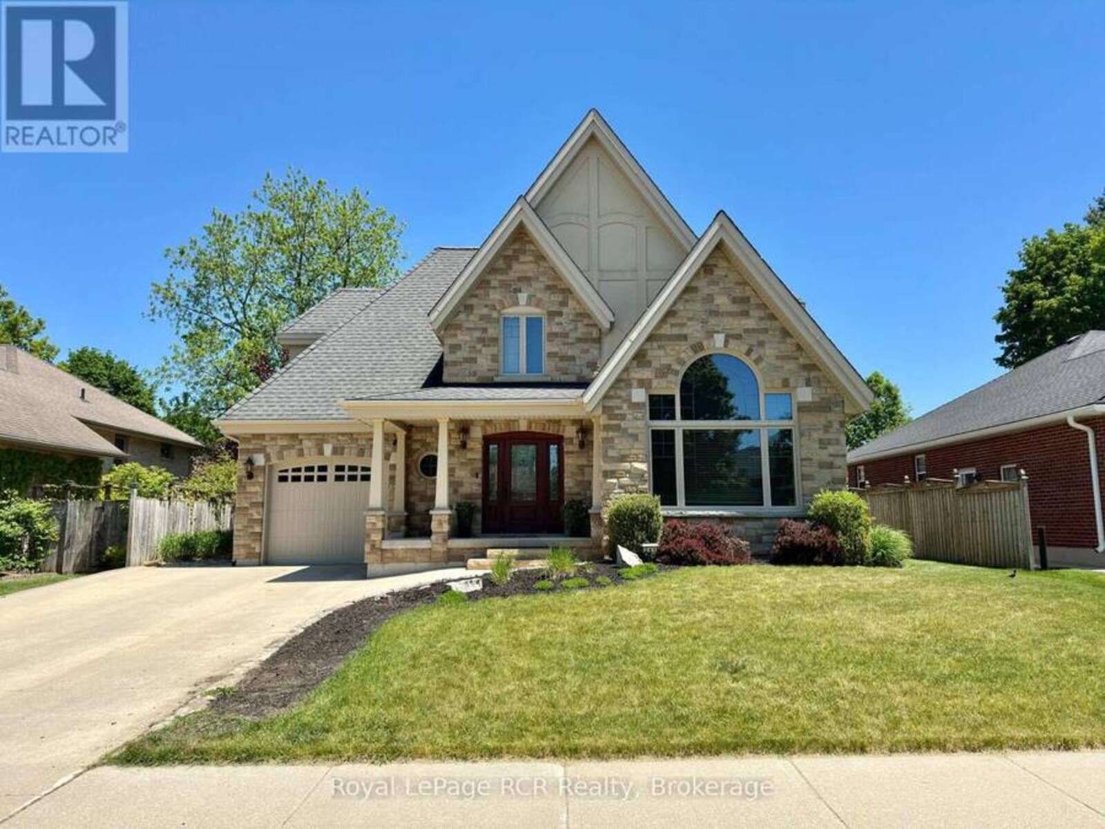 241 4TH STREET CRESCENT, Hanover, Ontario N4N 3S9