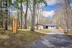 225 BLANCHARD STREET W | Gravenhurst Ontario | Slide Image One