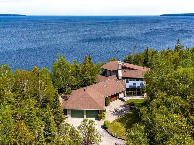 28 ELGIN STREET Tobermory Ontario, N0H 2R0 - 4 Bedrooms Waterfront Home For sale