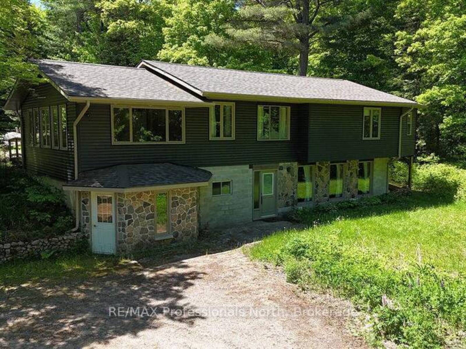 128 OLD MUSKOKA ROAD, Emsdale, Ontario P0A 1J0