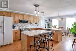 996 NORTH MARY LAKE ROAD | Huntsville Ontario | Slide Image Ten