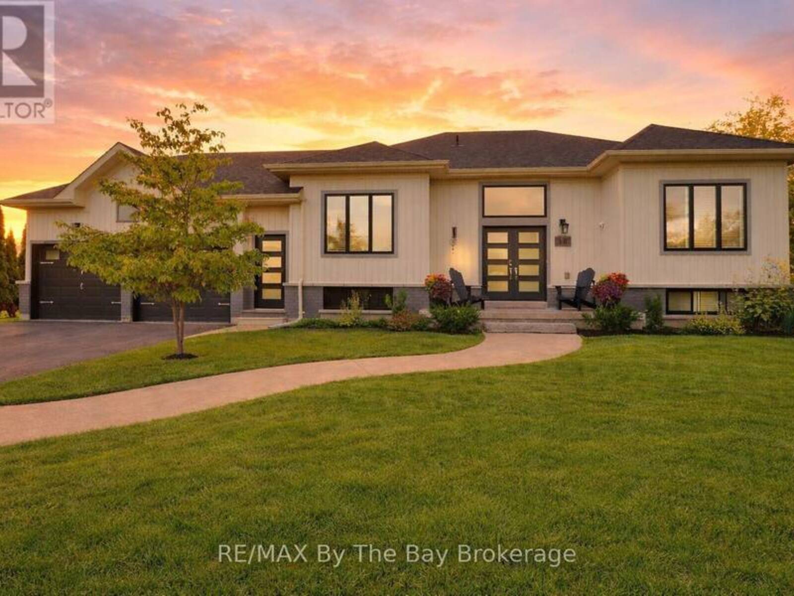 18 MAPLE DRIVE, Wasaga Beach, Ontario L9Z 0A7