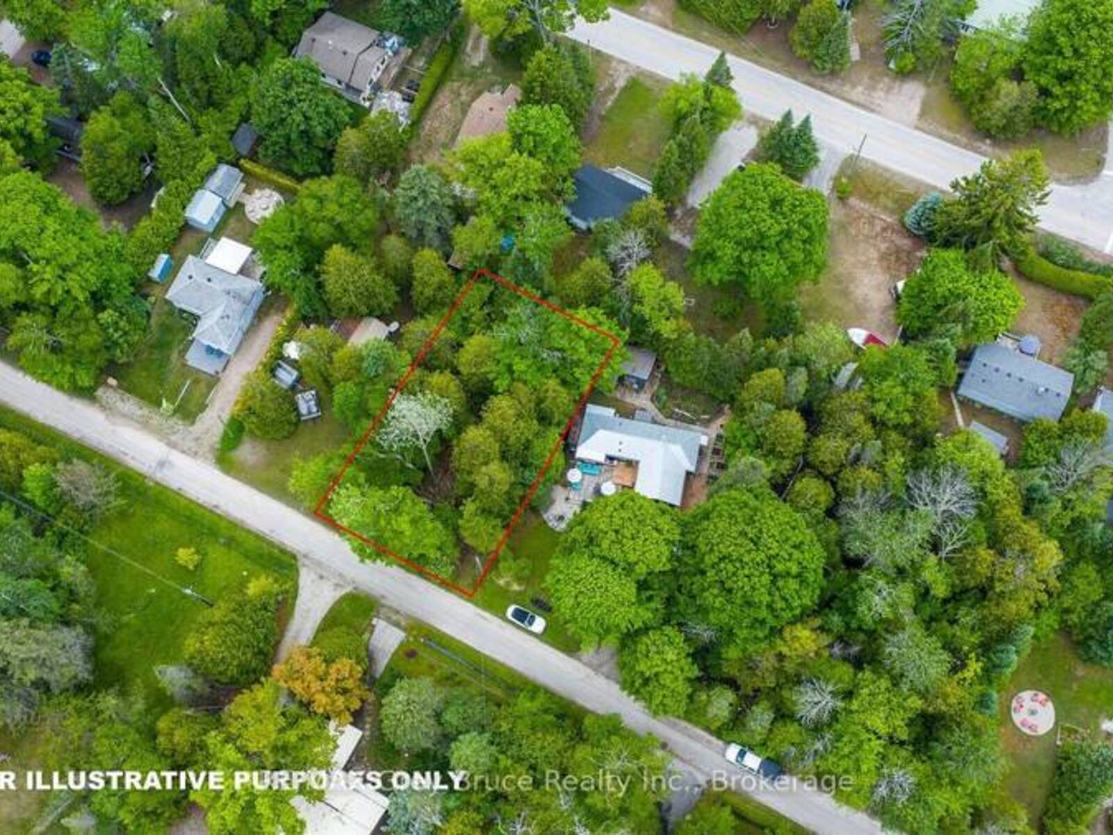 8 TORONTO AVENUE, Sauble Beach, Ontario N0H 2G0
