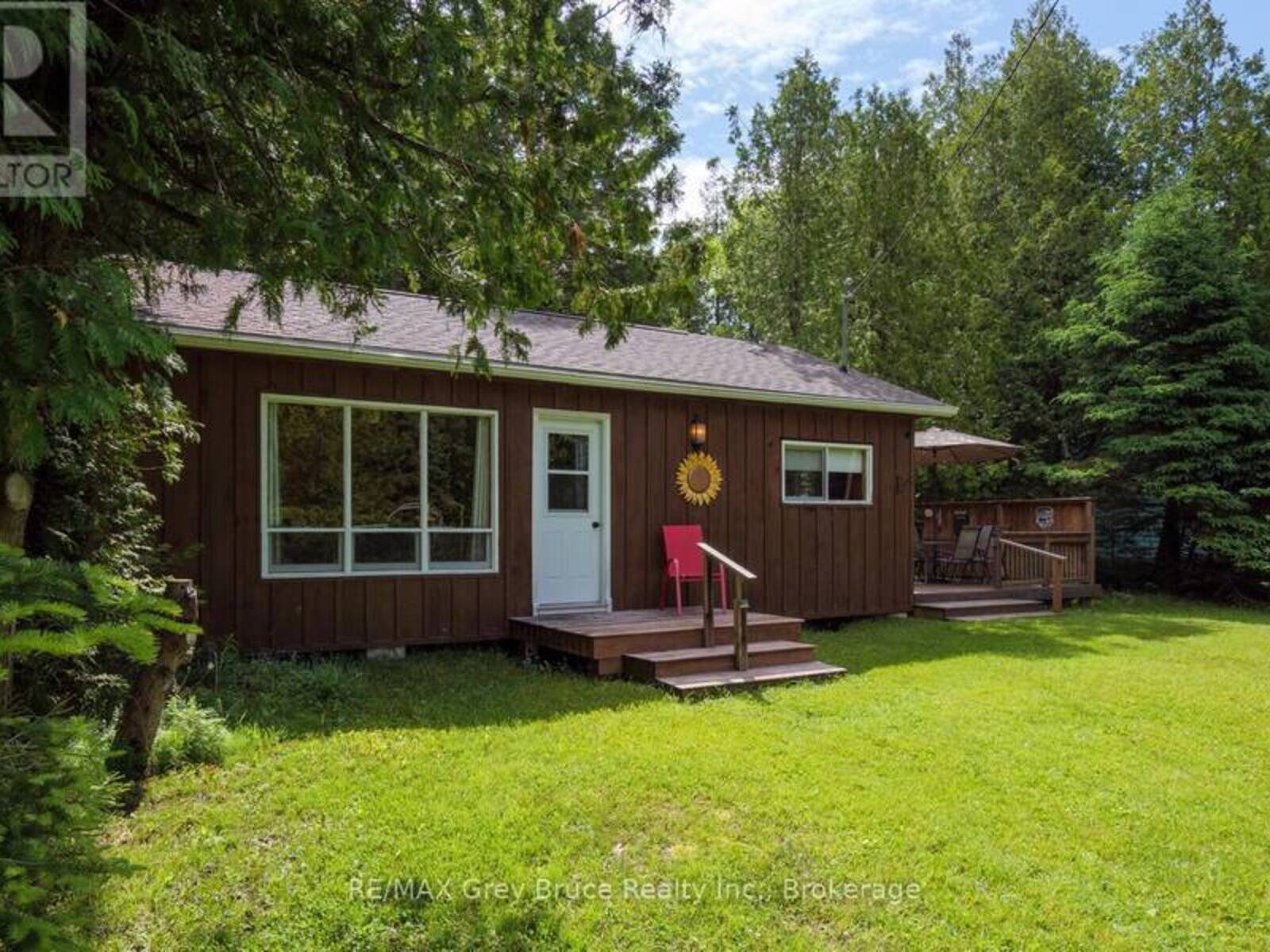 11 ELDRIDGE AVENUE, Sauble Beach, Ontario N0H 2G0