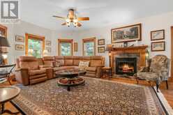 22 KNOWLES CRESCENT E | Rosseau Ontario | Slide Image Nine