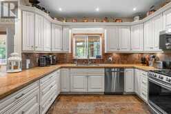 22 KNOWLES CRESCENT E | Rosseau Ontario | Slide Image Eleven