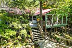 700 ISLAND 980 / DEER ISLAND | Honey Harbour Ontario | Slide Image Seventeen