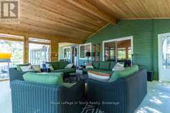 700 ISLAND 980 / DEER ISLAND | Honey Harbour Ontario | Slide Image Thirty-one