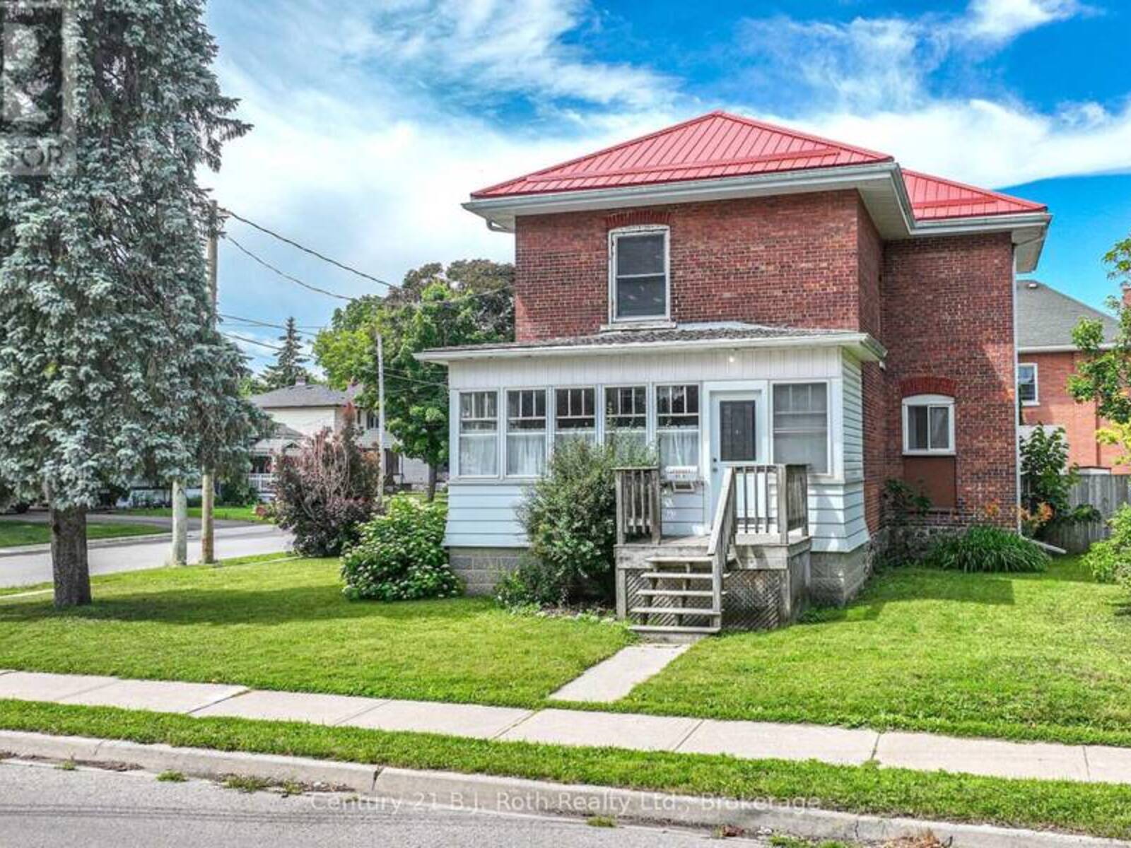 33 SUSSEX STREET S, Lindsay, Ontario K9V 3E7