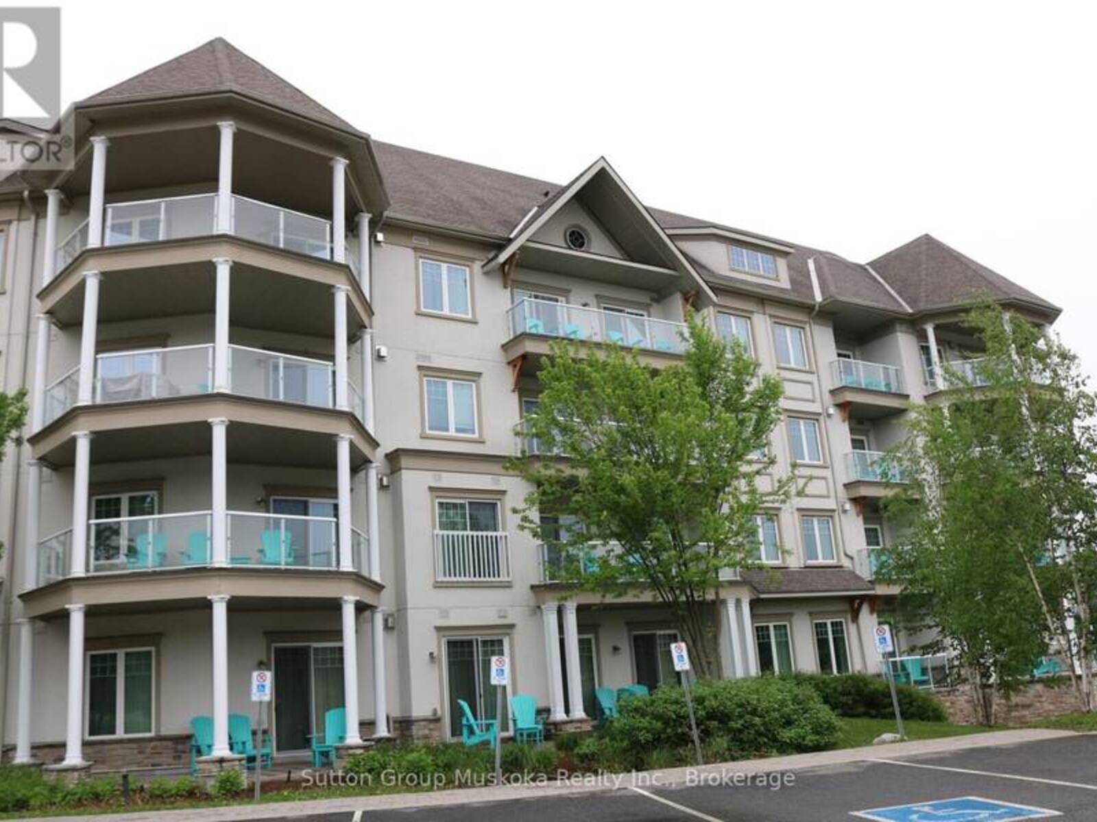 208 - 25 PEN LAKE POINT ROAD, Huntsville, Ontario P1H 1A9