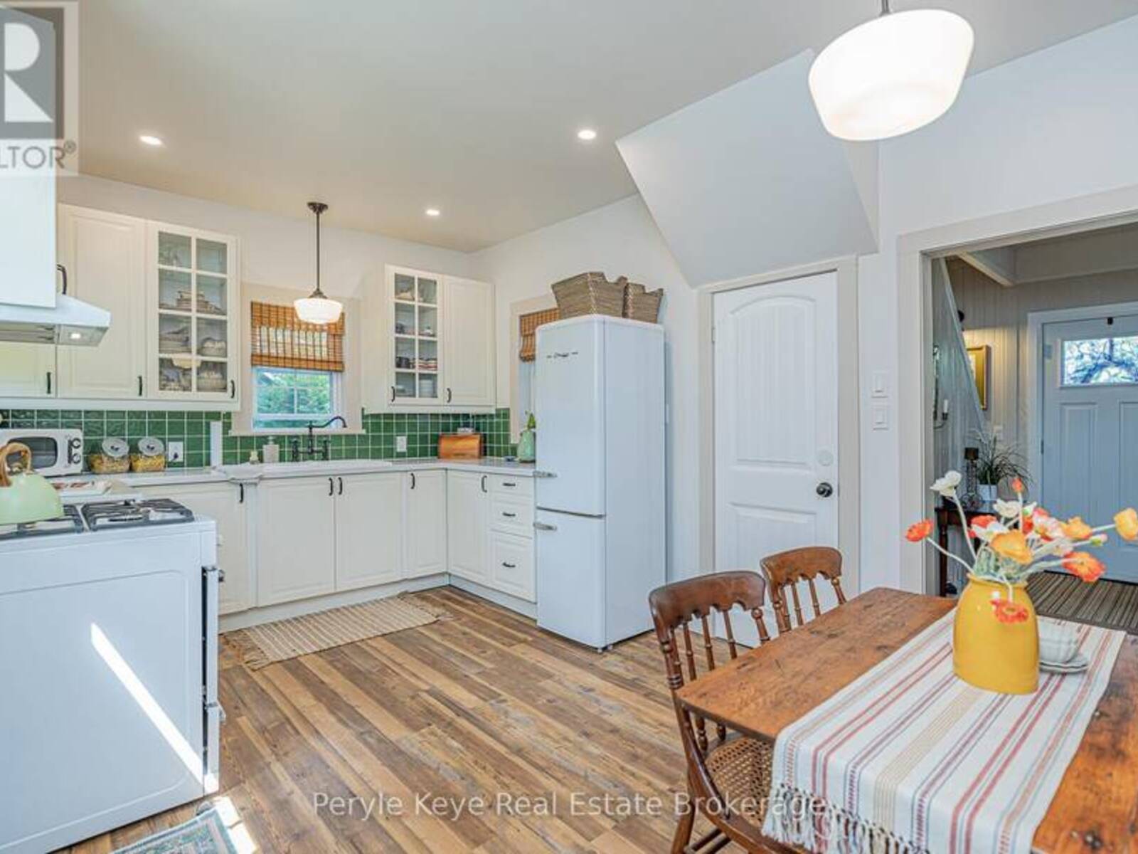 14 MILTON STREET, Bracebridge, Ontario P1L 1G8