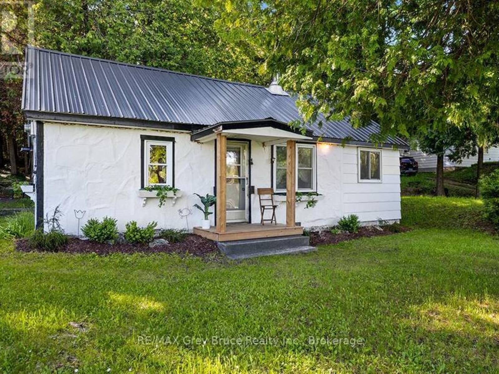 609 STOKES BAY ROAD, Northern Bruce Peninsula, Ontario N0H 2M0