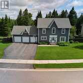 208 COVERED BRIDGE TRAIL | Bracebridge Ontario | Slide Image Three