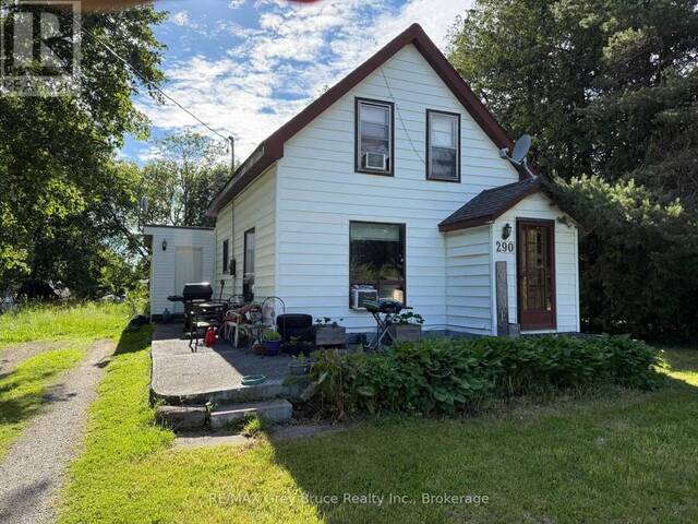 290 BERFORD STREET Georgian Bluffs Ontario, N0H 2T0 - 2 Bedrooms Home For Sale