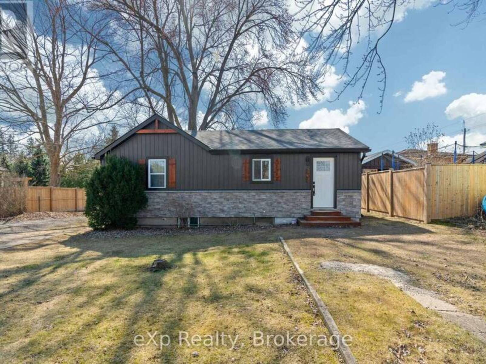 236 SYDENHAM STREET, Strathroy-Caradoc, Ontario N7G 1V3