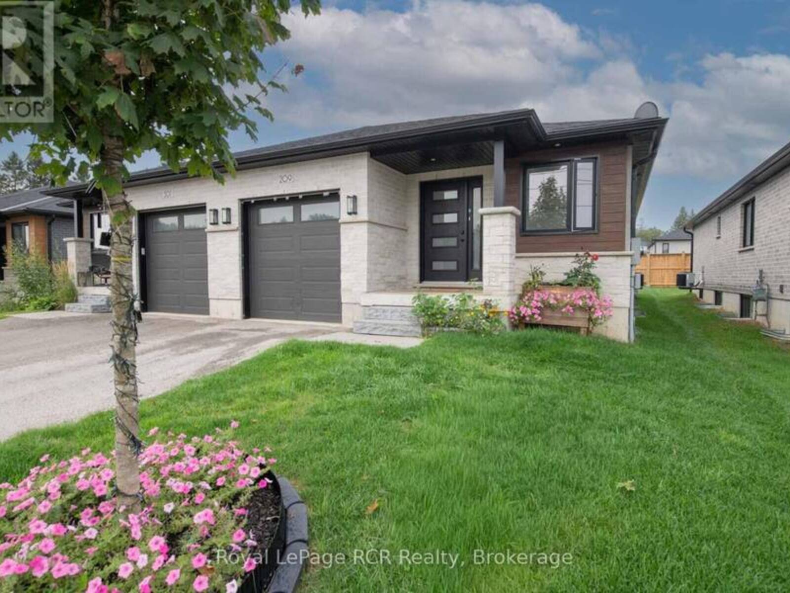 209 CHURCH STREET N, Mount Forest, Ontario N0G 2L4