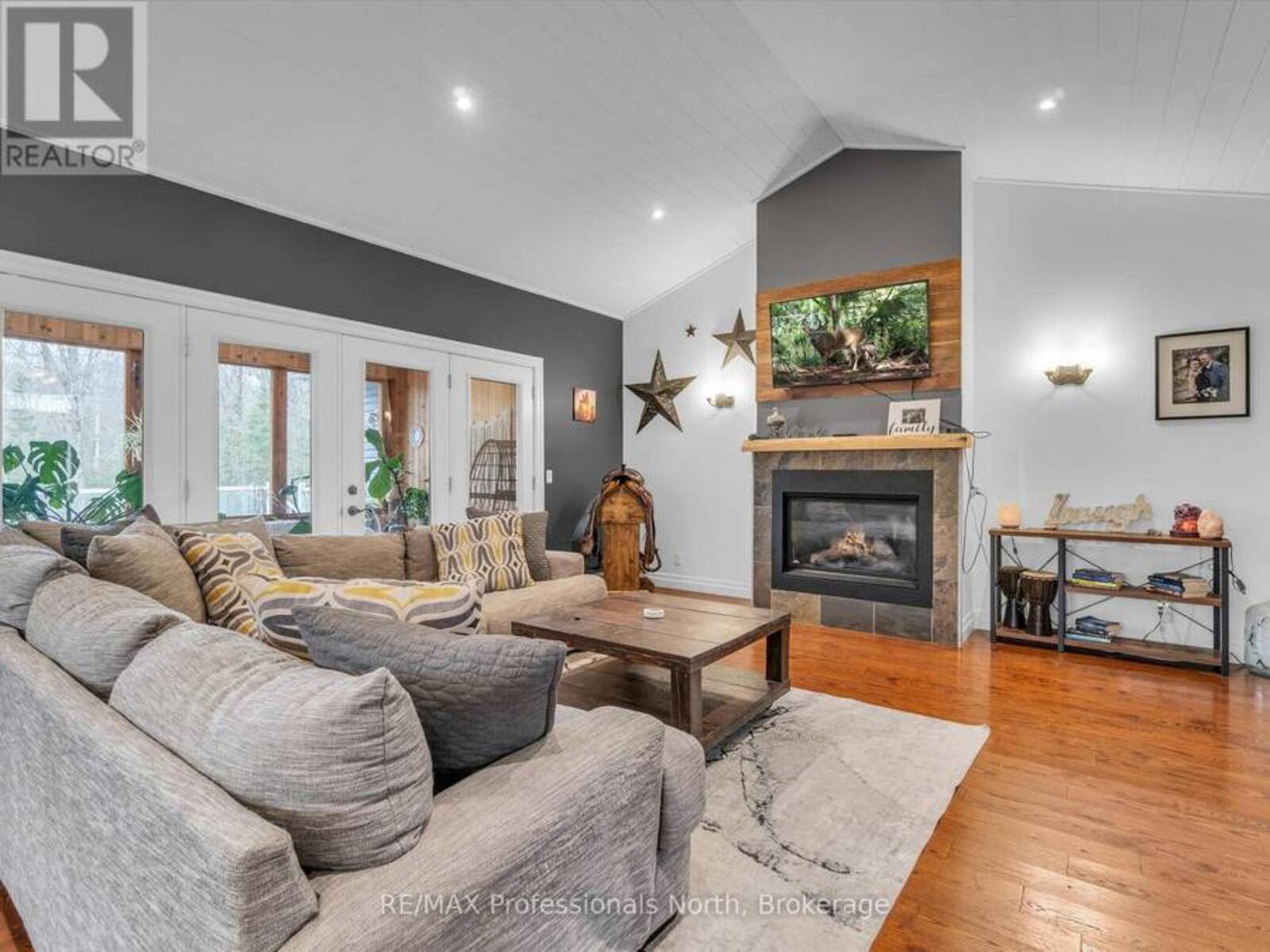 93 MAINHOOD'S ROAD, Huntsville, Ontario P0B 1M0