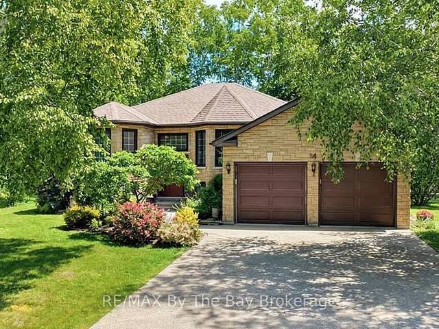 54 FAIRWAY CRESCENT Wasaga Beach Ontario, L9Z 1B8 - 4 Bedrooms Home For Sale