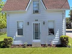 8 WEST STREET Perth East Ontario, N0K 1M0