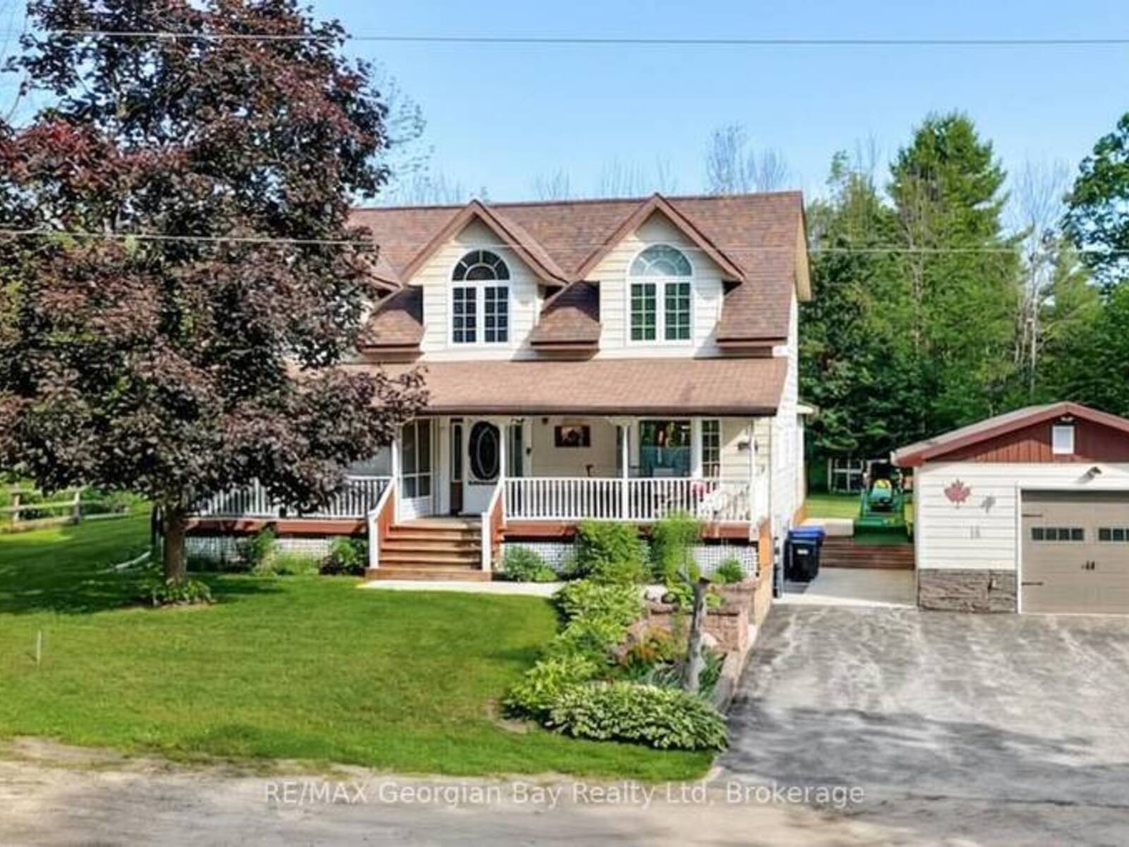 4 MOORE AVENUE, Tay, Ontario L0K 2A0