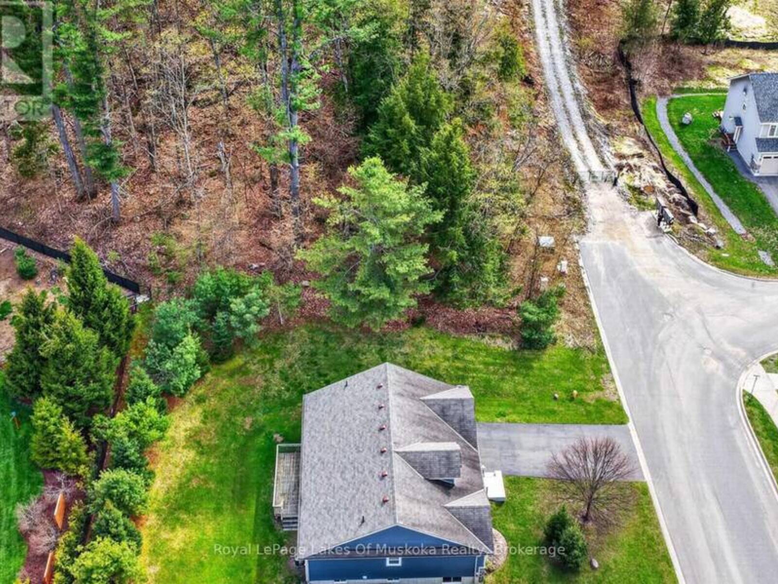 32 GAINSBOROUGH ROAD, Bracebridge, Ontario P1L 1W8
