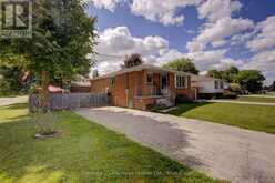 202 15TH AVENUE | Hanover Ontario | Slide Image Three