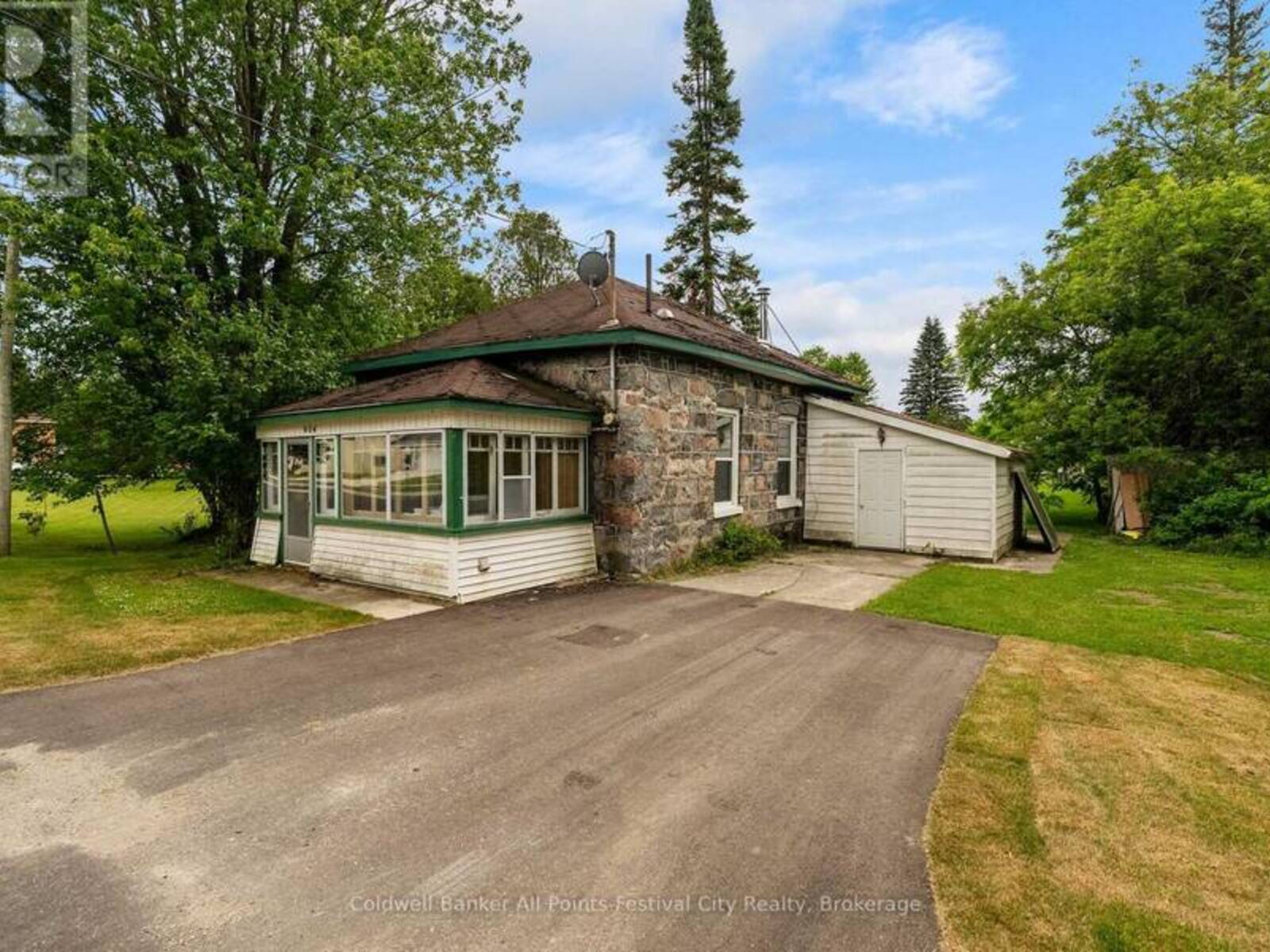 604 GOUGH STREET, Lucknow, Ontario N0G 2H0