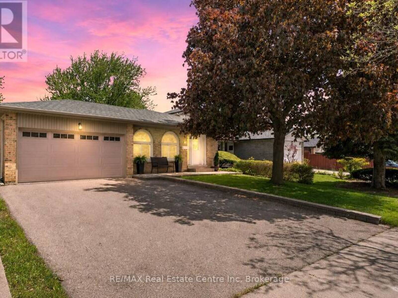 14 MASSEY STREET, Brampton, Ontario L6S 2W1