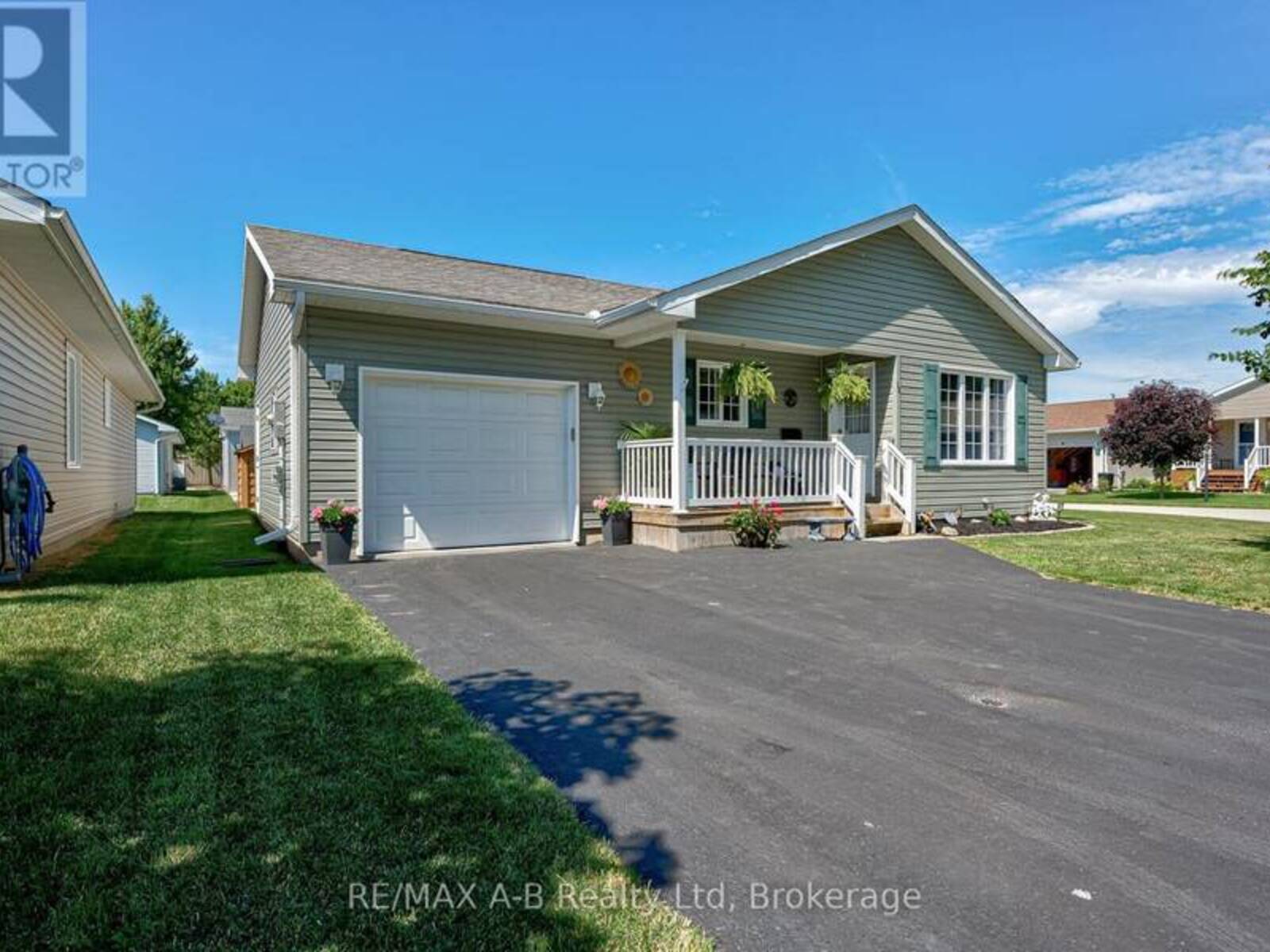 12 KELLESTINE DRIVE, Strathroy-Caradoc, Ontario N7G 0C5