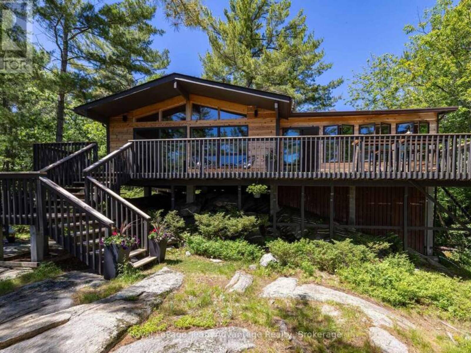 7 A60 ISLAND, Pointe au Baril, Ontario P0G 1K0
