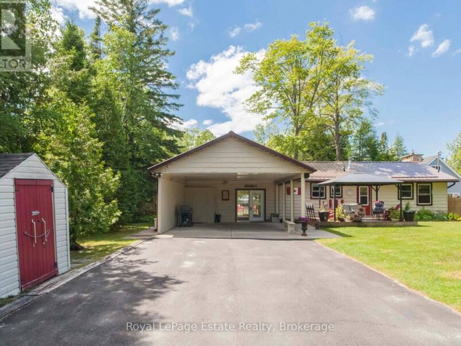 326 LINDSAY STREET, Sauble Beach, Ontario N0H 2G0