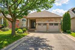 727 MADELINE HEIGHTS | Newmarket Ontario | Slide Image One