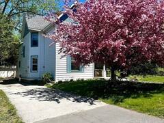 17 WAUBEEK STREET Parry Sound Ontario, P2A 1B8