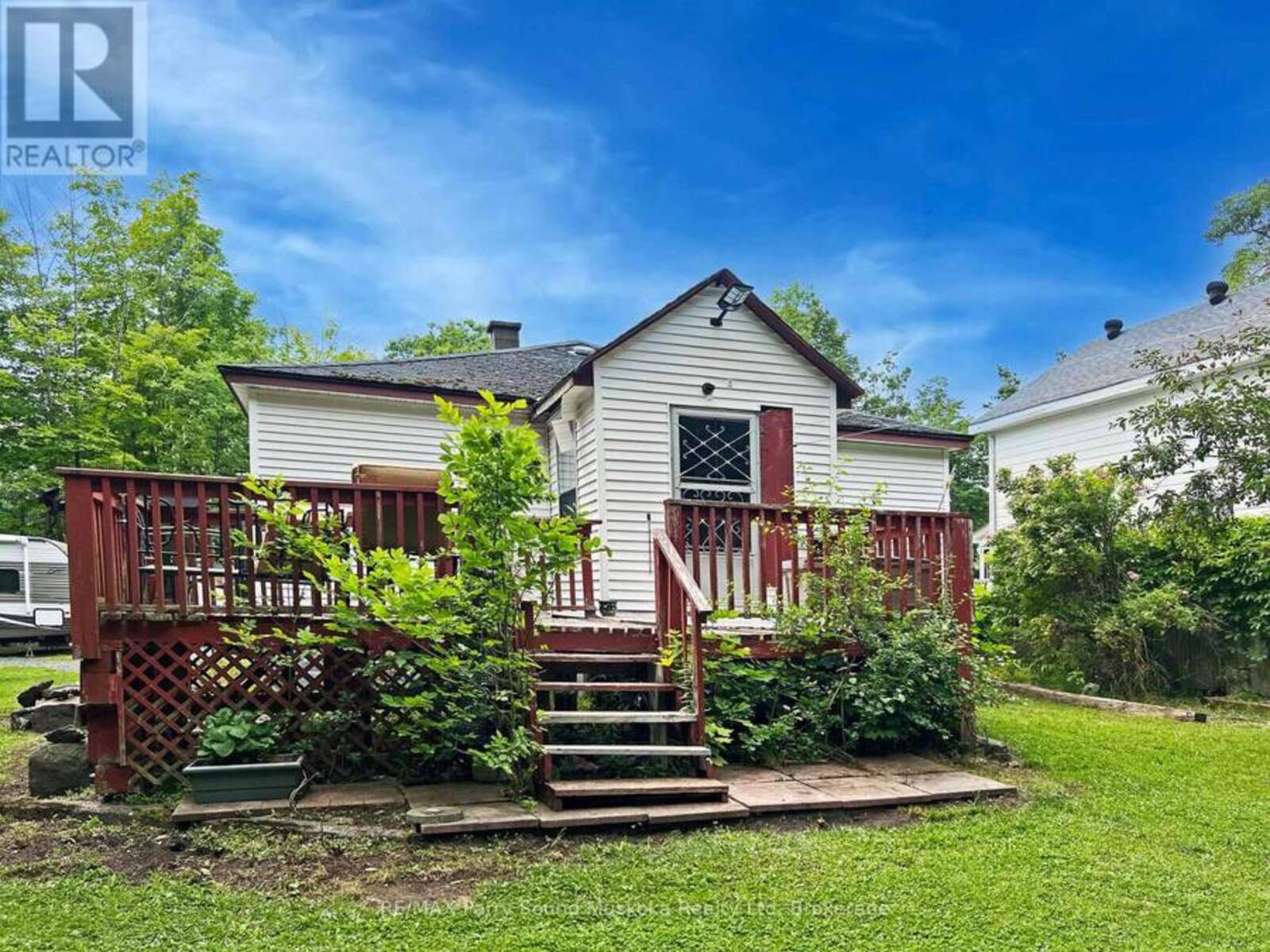 11 ADELAIDE STREET, Parry Sound, Ontario P2A 1H2