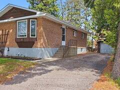 36 SUSAN STREET W Huntsville Ontario, P1H 1X2