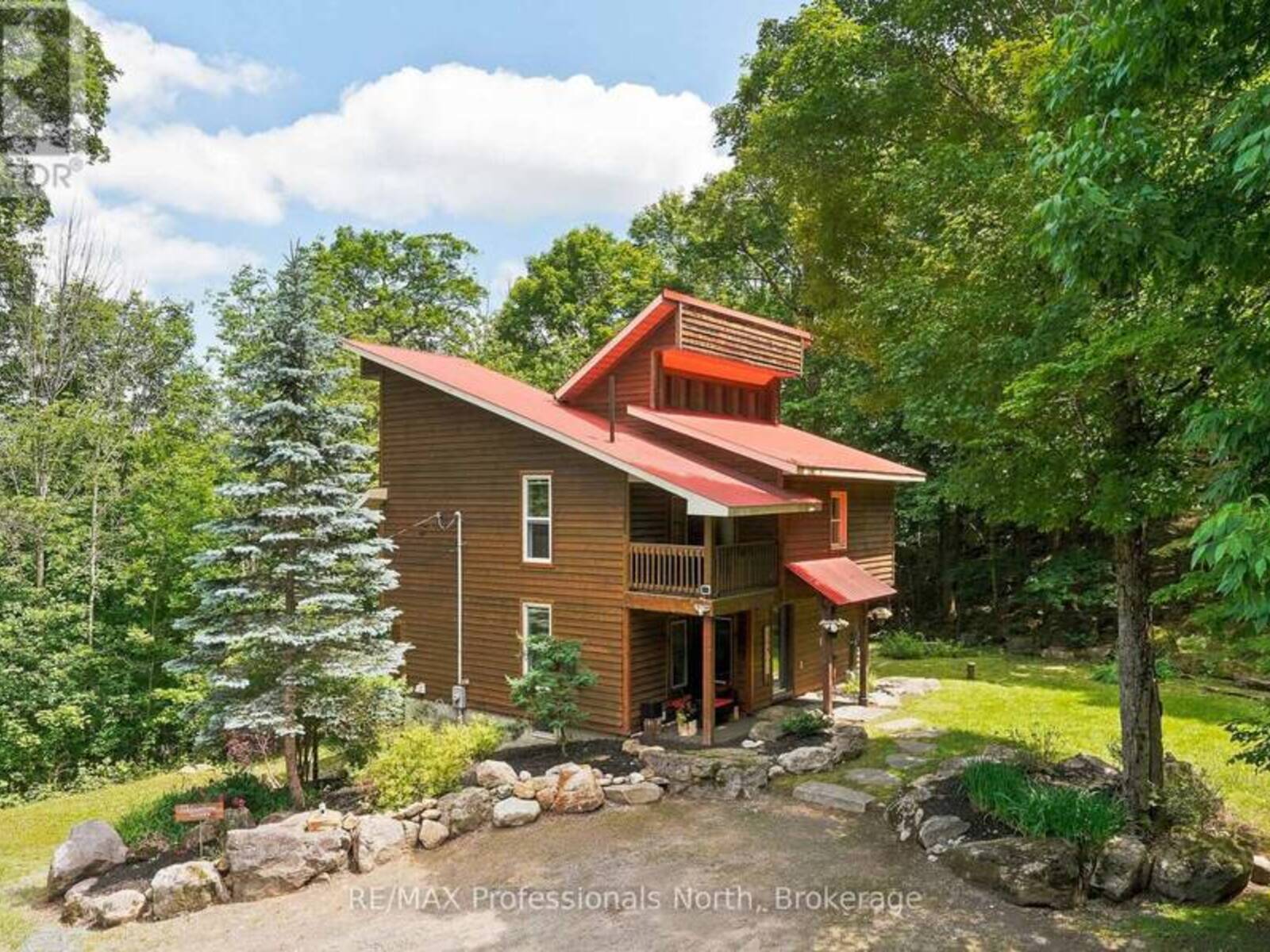 869 NORTH MARY LAKE ROAD, Huntsville, Ontario P1H 1S4