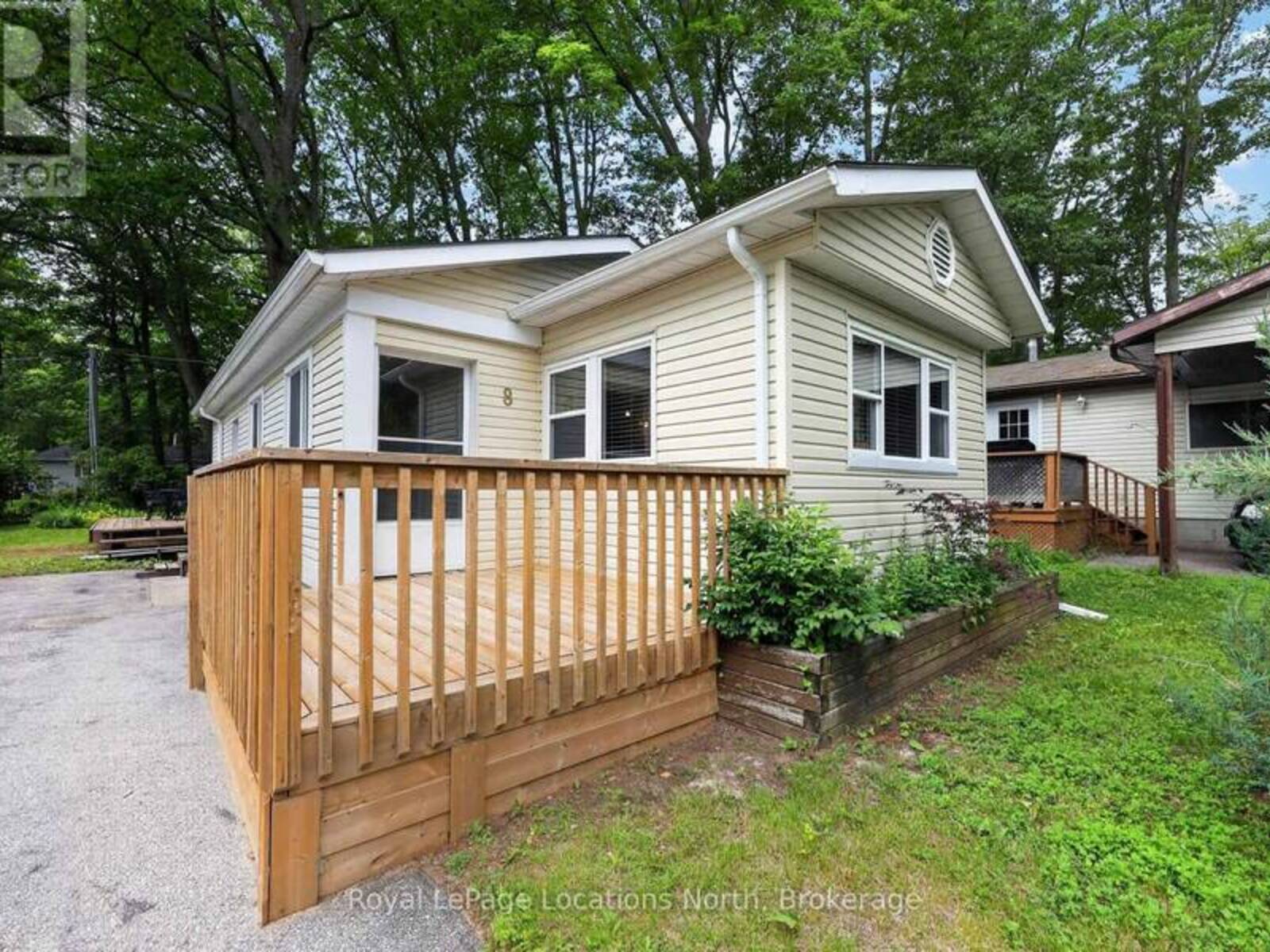 8 SHAW STREET, Wasaga Beach, Ontario L9Z 1K2