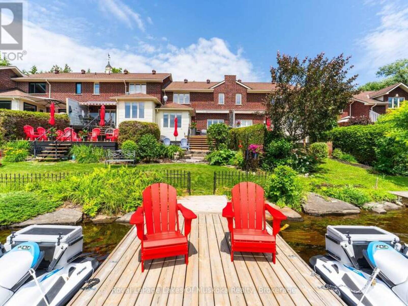 21 JOHN STREET, Huntsville, Ontario P1H 1H2