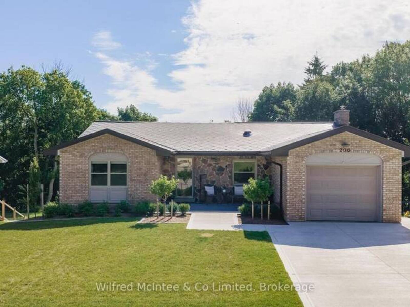 206 THOMAS STREET, Walkerton, Ontario N0G 2V0