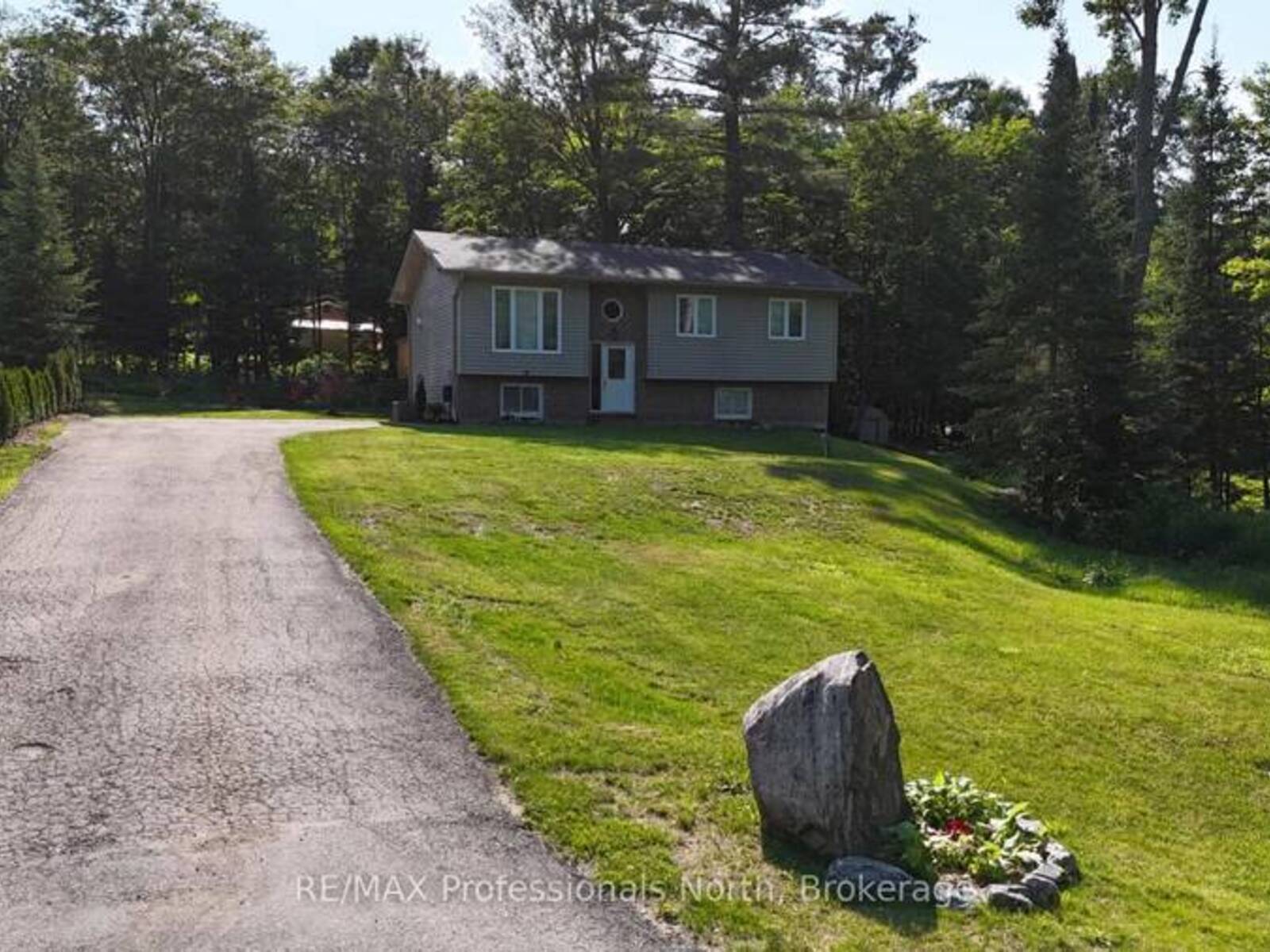 1036 POST ROAD, Bracebridge, Ontario P1L 1W9