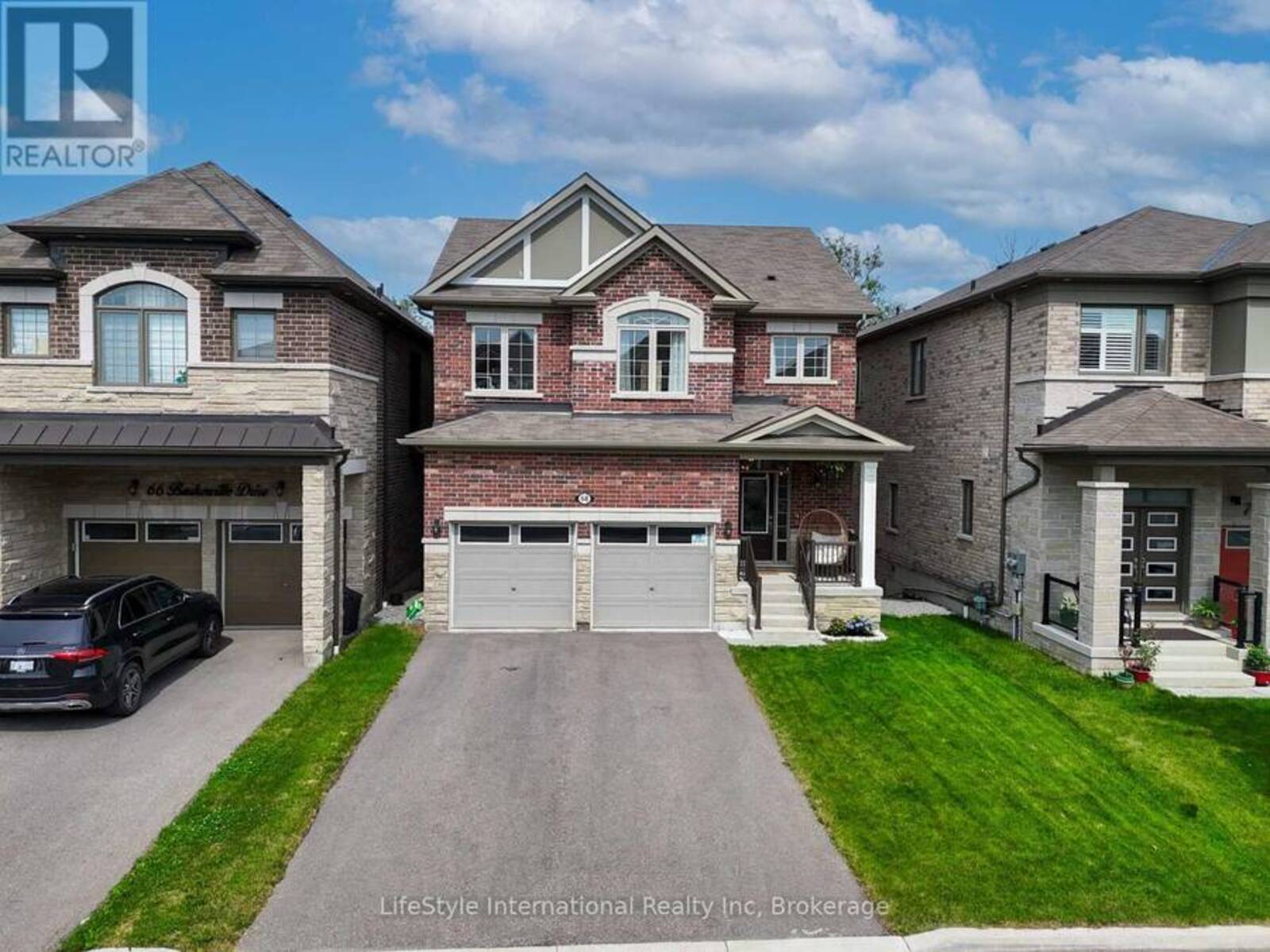 68 BARKERVILLE DRIVE, Whitby, Ontario L1P 0L8