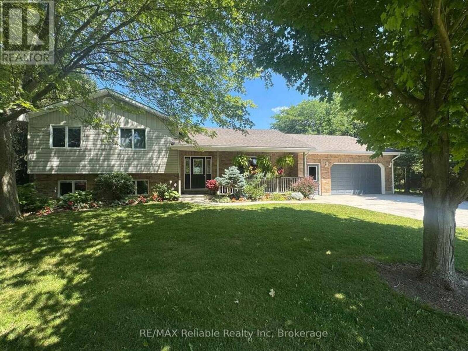 33768 MAPLE COURT, Bayfield, Ontario N0M 1G0