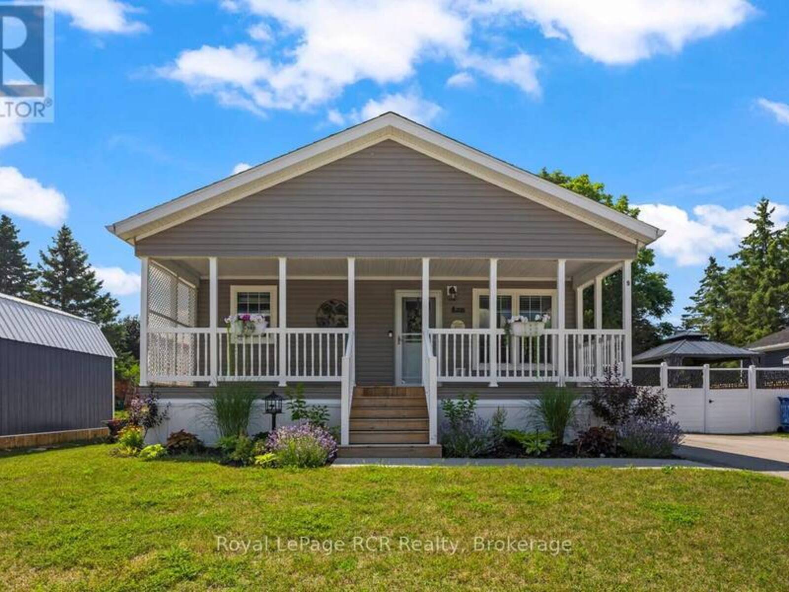 206 SPRUCE DRIVE, Hanover, Ontario N4N 3B8