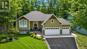 7 DOWNER CRESCENT | Wasaga Beach Ontario | Slide Image Eight