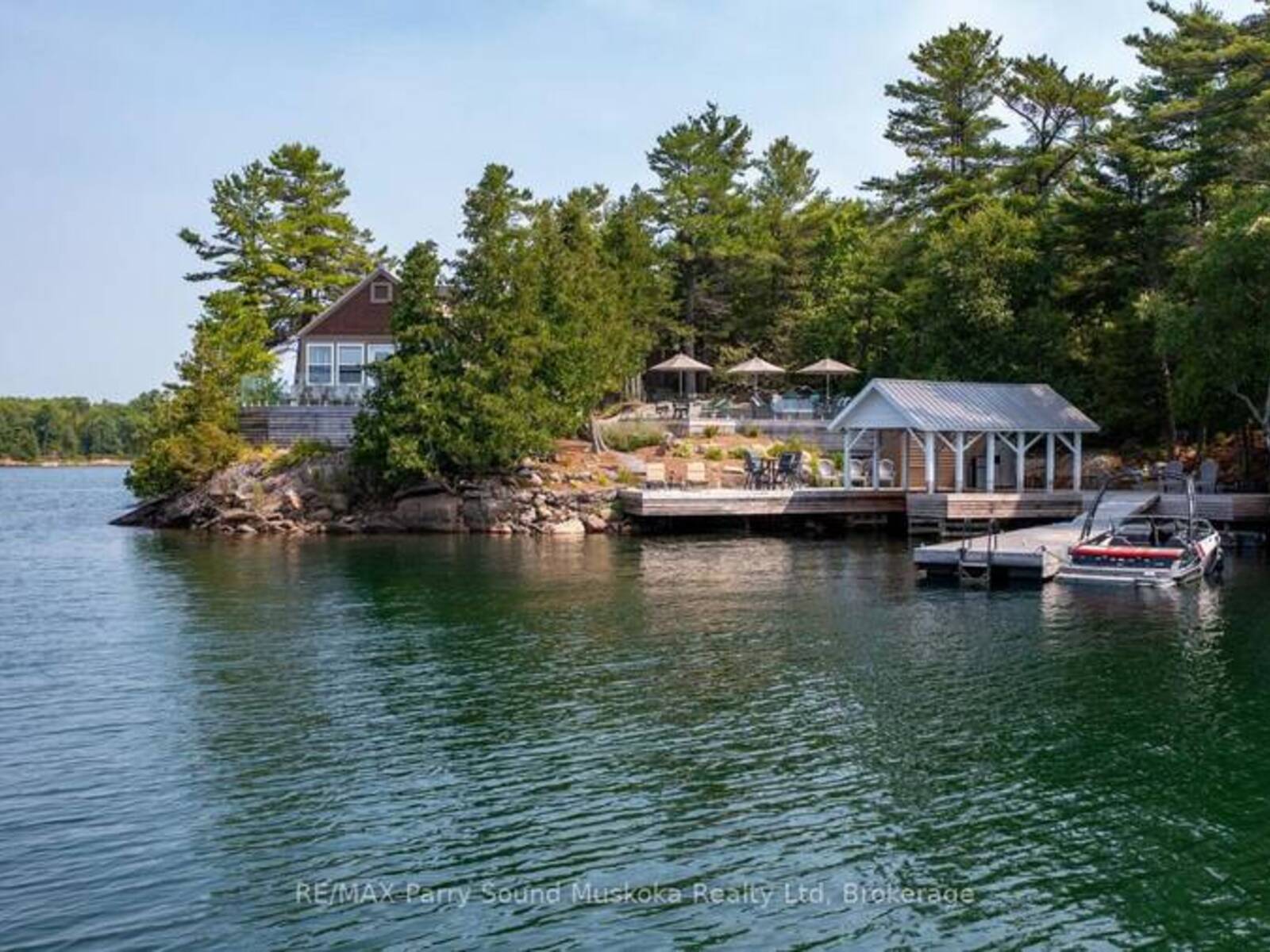 (LAKESIDE & BLUEBERRY PT) - 2 A258 ISLAND, Pointe au Baril, Ontario P0G 1K0