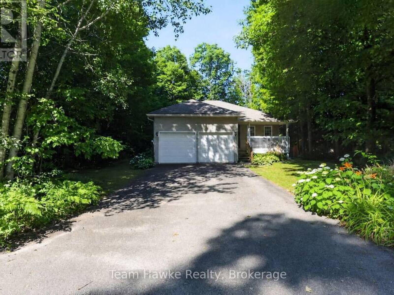 22 LAURIER BOULEVARD, Tiny, Ontario L9M 0J2