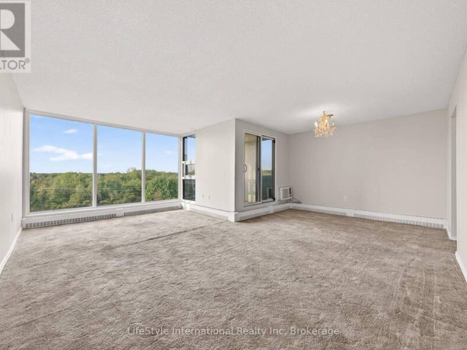 512 - 19 WOODLAWN ROAD E, Guelph, Ontario N1H 7B1