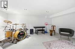 28 CHARTWELL CRESCENT | Guelph Ontario | Slide Image Ten